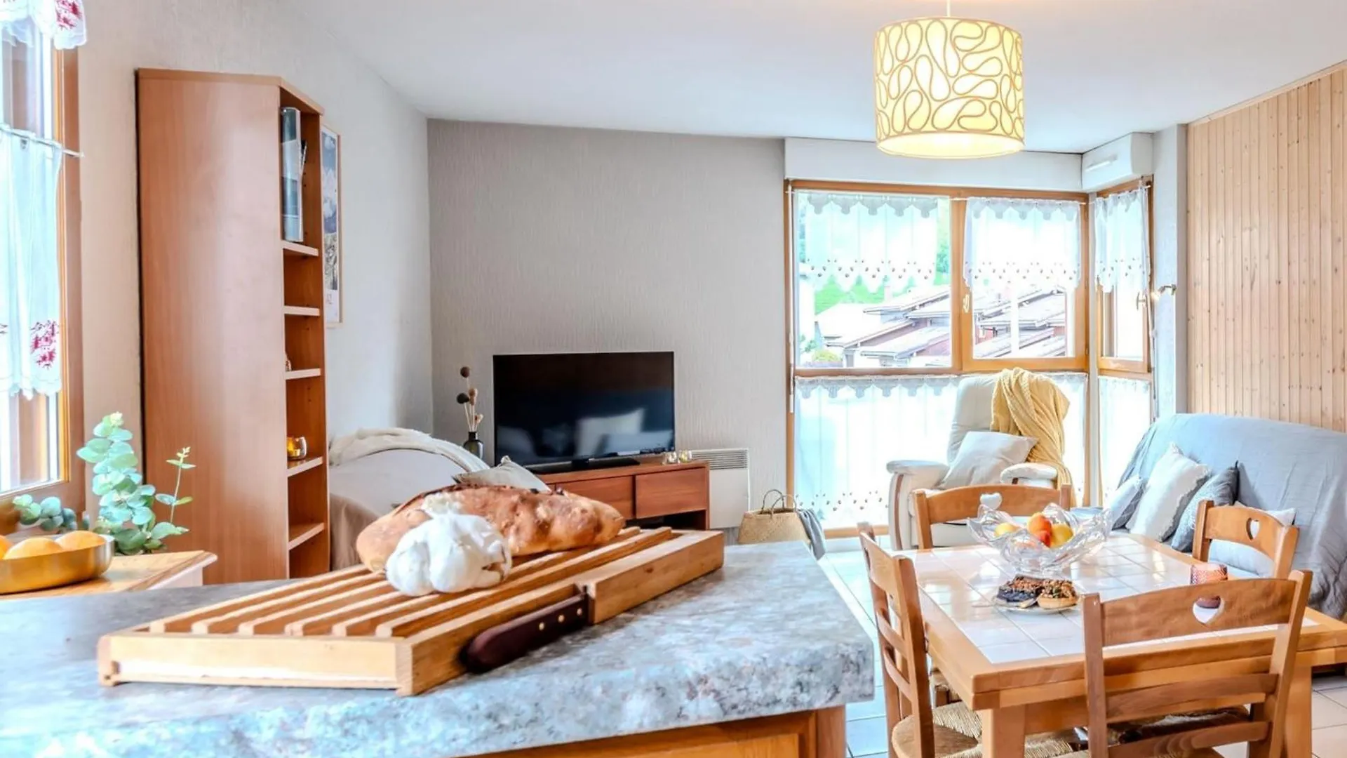 Slow Chalet Thones Lake & Mountain 15 Min To Ski Lift Balcony Parking بيت للعطل