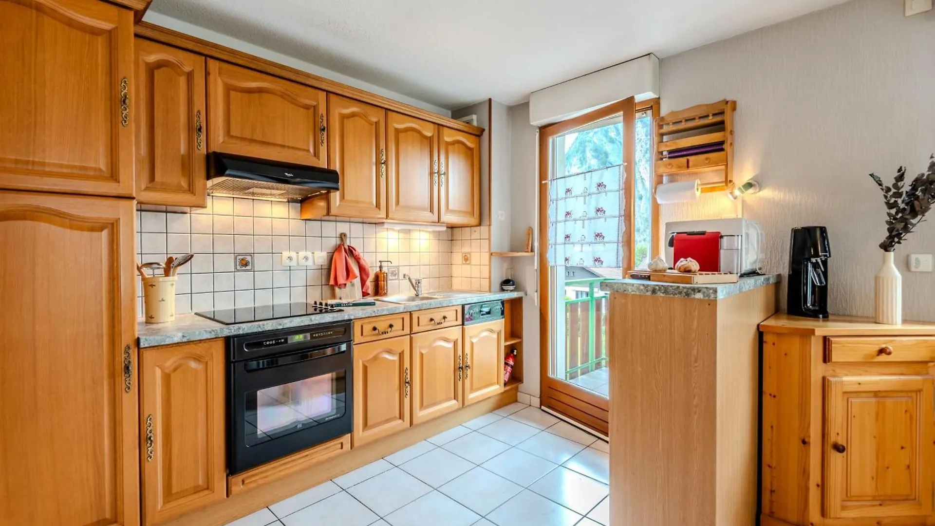 Slow Chalet Thones Lake & Mountain 15 Min To Ski Lift Balcony Parking