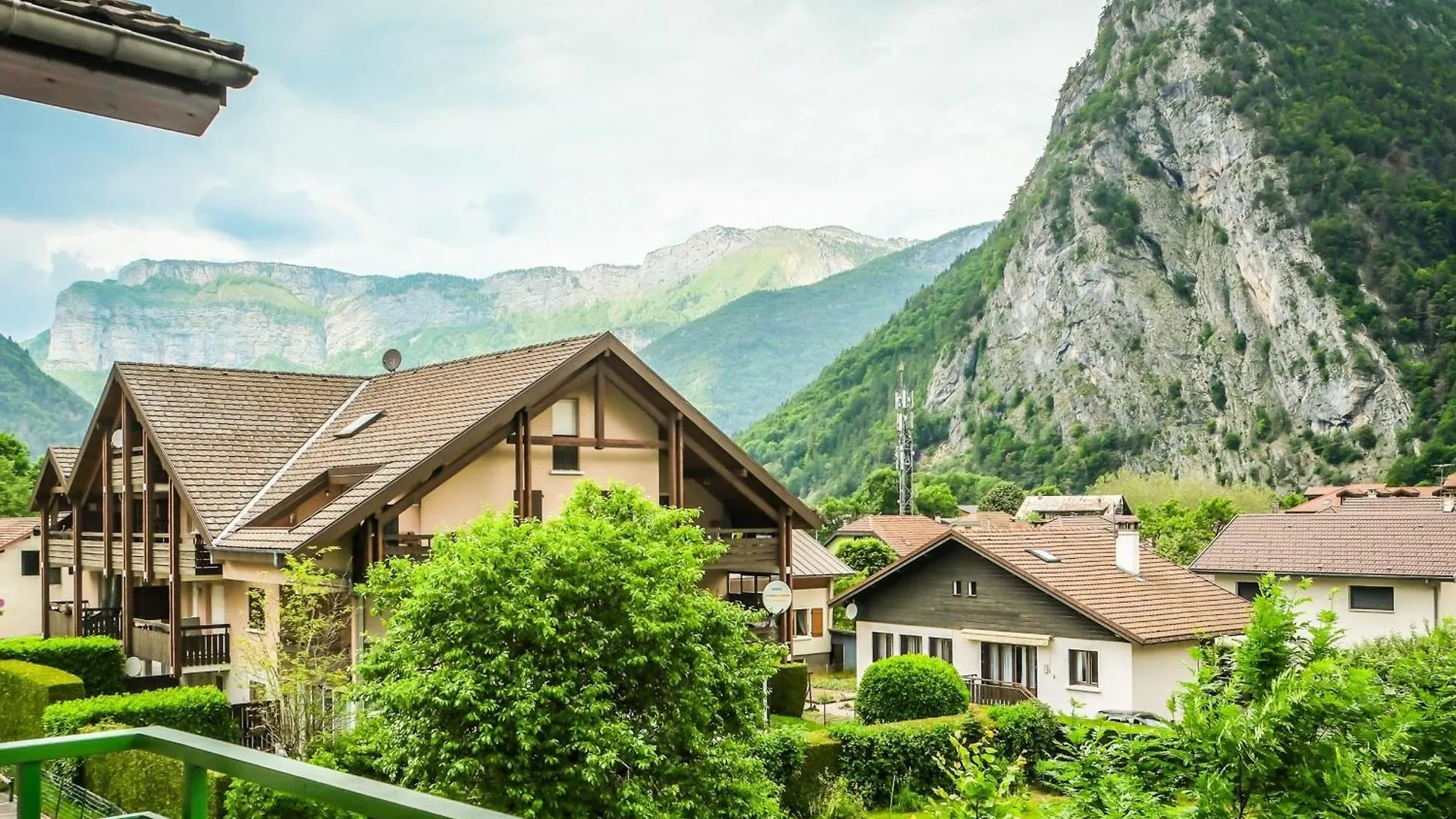 Slow Chalet Thones Lake & Mountain 15 Min To Ski Lift Balcony Parking